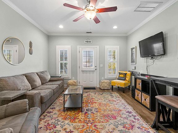 5th image of 3605-1 Poinsett St.
