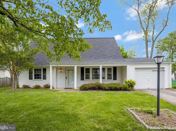 13220 Pennerview Ln, Fairfax, VA 22033