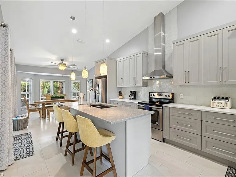 690 Amber Dr — Photo 7