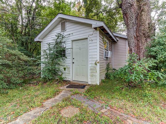 3rd image of 2111 Pascagoula St