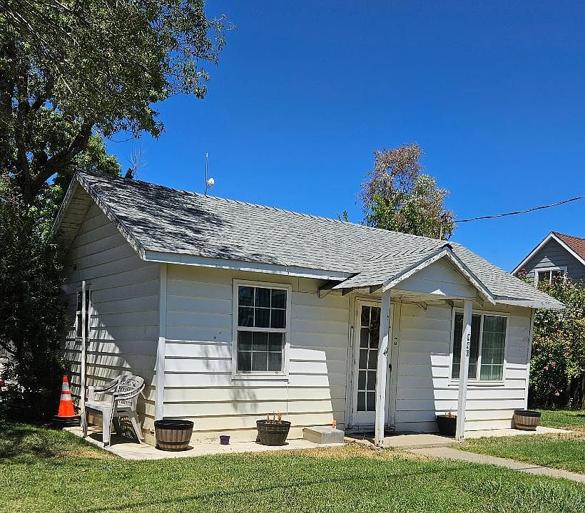2nd image of 446 Oak St