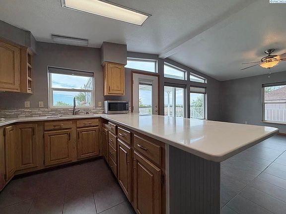 2nd image of 38 Valley View Rd