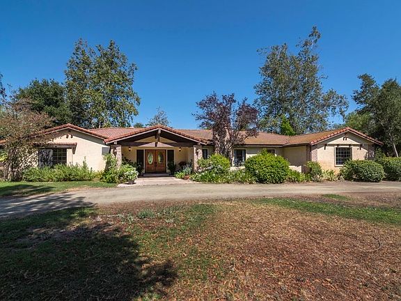 3rd image of 2648 Oakcrest Ln