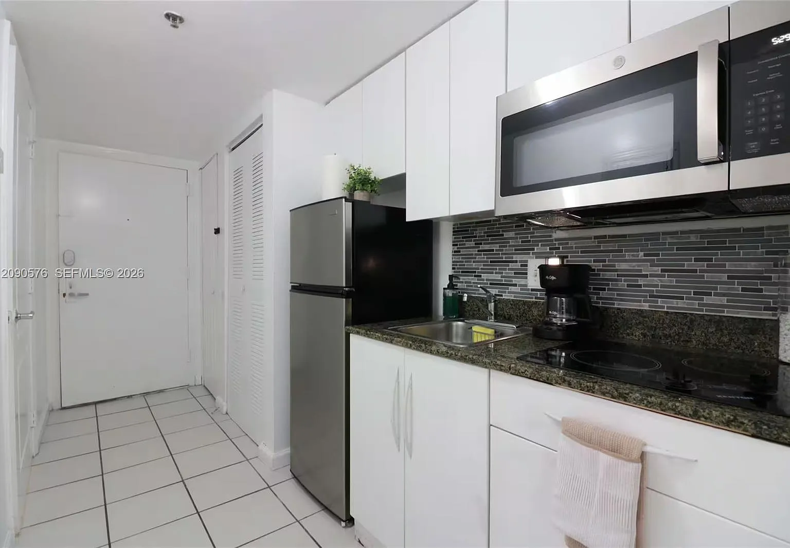 Studio, 1.0 bath, 425 sqft, $2,800 — Photo 2