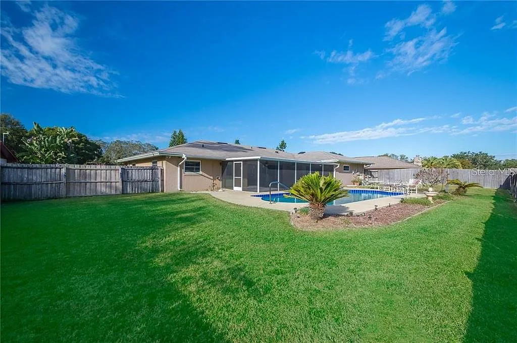 4 bed, 2.5 bath, 2240 sqft, $3,500 — Photo 4