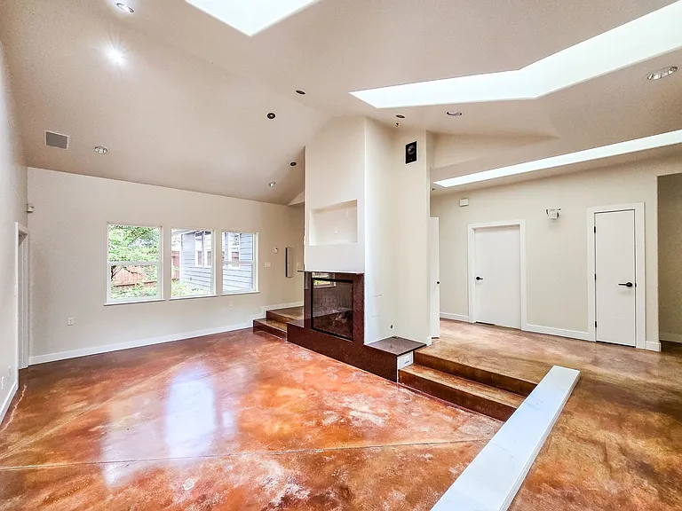 10717 State Ave — Photo 4