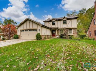 2315 Meadowwood Dr, Toledo, OH 43606