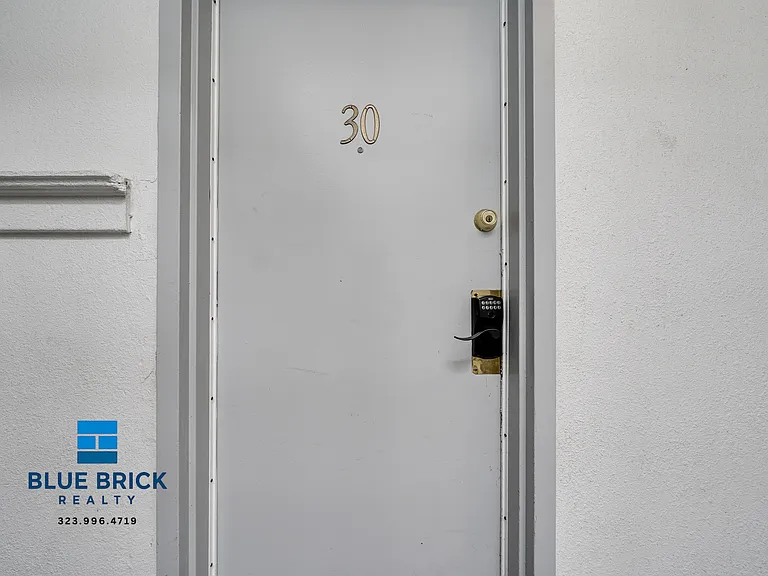 1420 S Flower St #22 — Photo 13