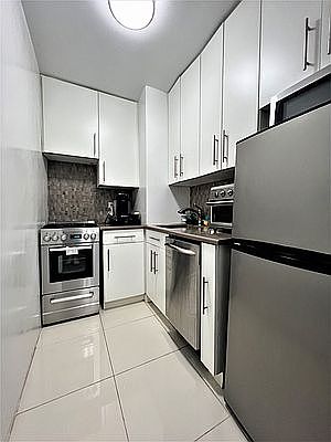 5th image of 404 E 66th St APT 4B