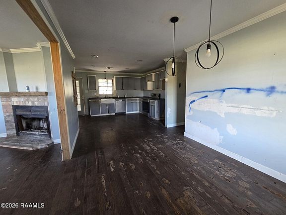 3rd image of 1710 W Port St