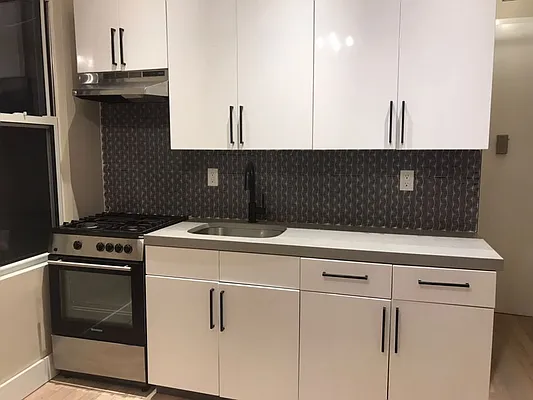 Rented by Premier Metro Realty Corp | media 15