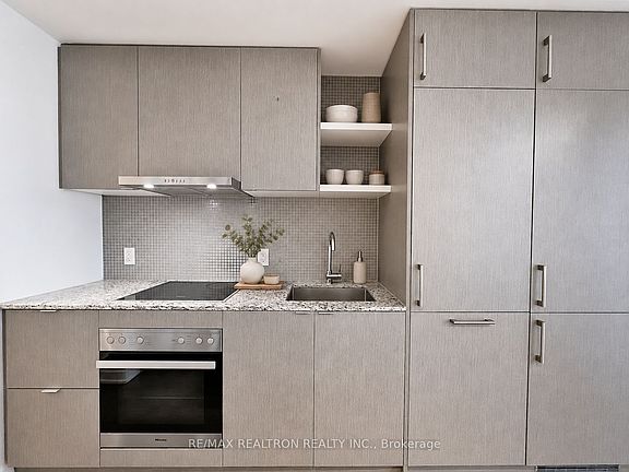 3rd image of 100 Harbour St #5806