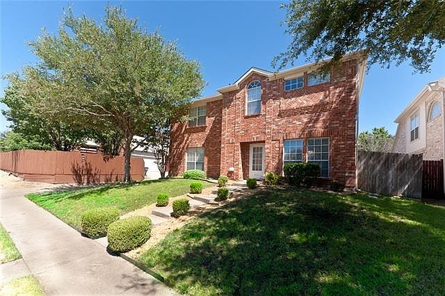 1st image of 831 Parkview Cir