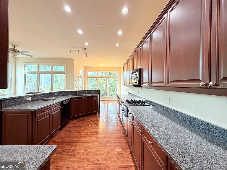 1221 Creekside Pl SE — Photo 9