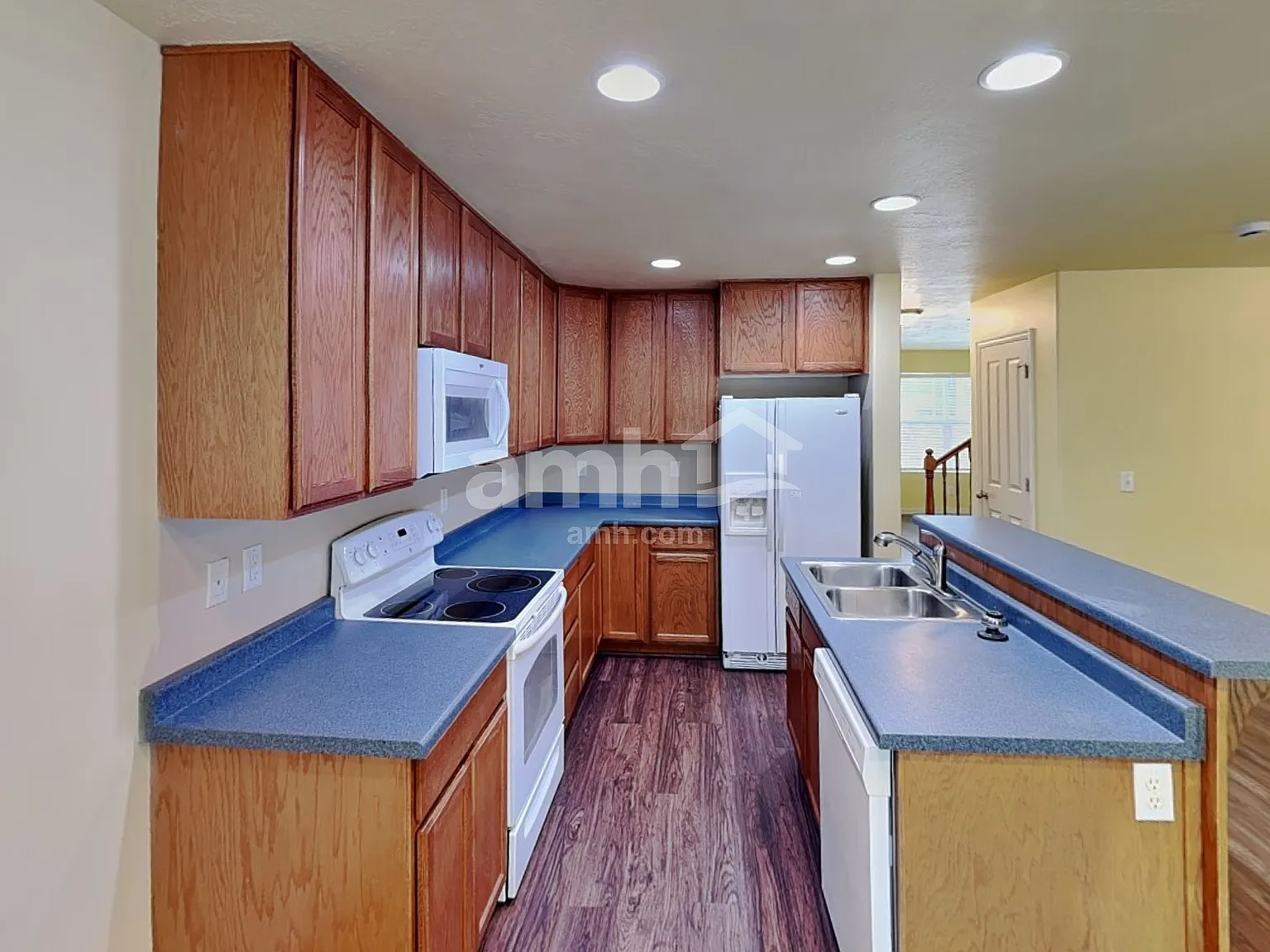 3 bed, 3.0 bath, 1879 sqft, $2,715 — Photo 3