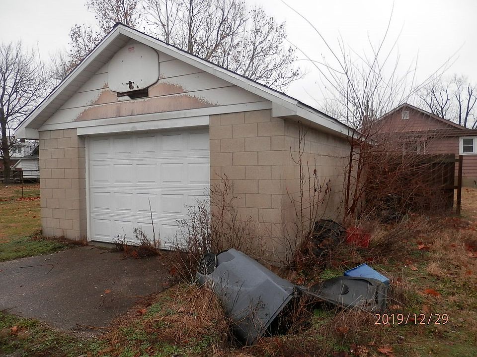 2nd image of 821 13th St
