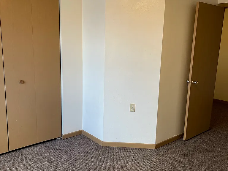 932 E Washington St #6 — Photo 10