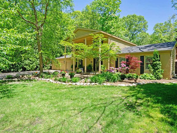 2nd image of 3678 Oakbluff Dr SE