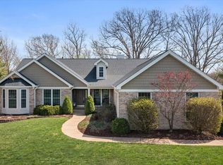 4976 Country Club Dr, High Ridge, MO 63049