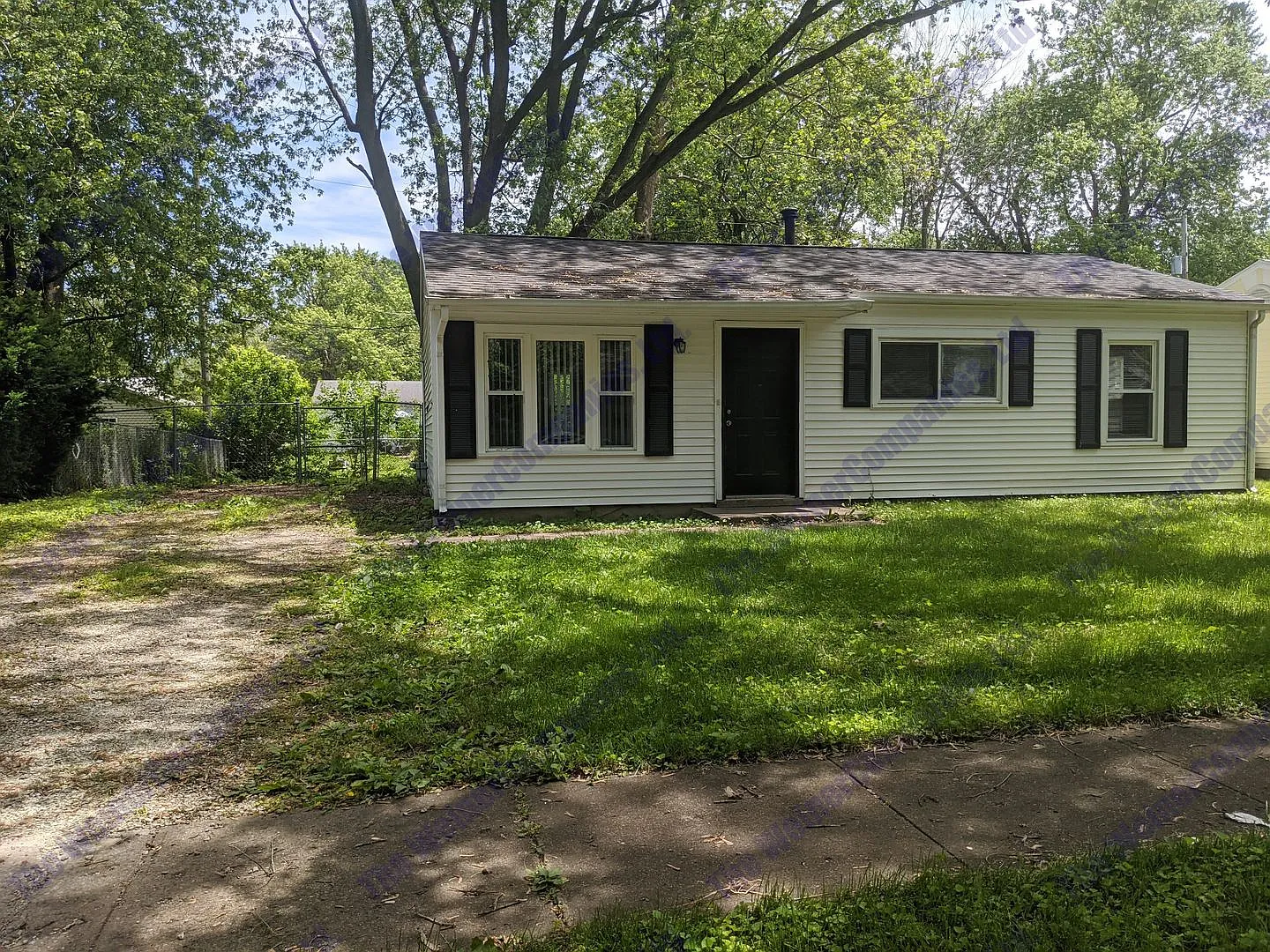 1404 Centennial Dr photo 1