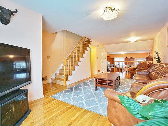 5th image of 30 Cranberry Ct
