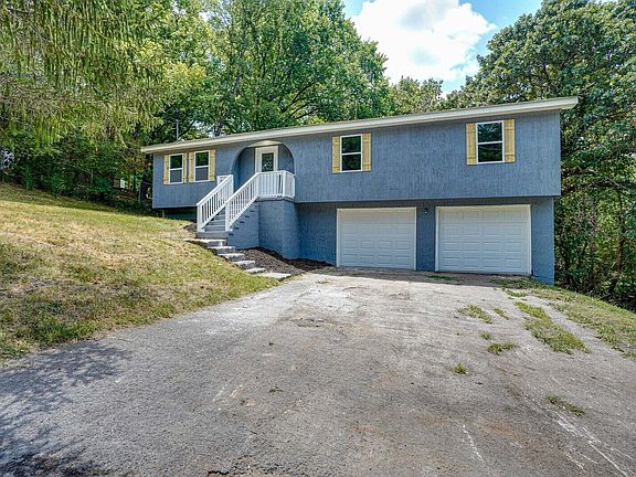 2nd image of 17 Dee Vue Ln