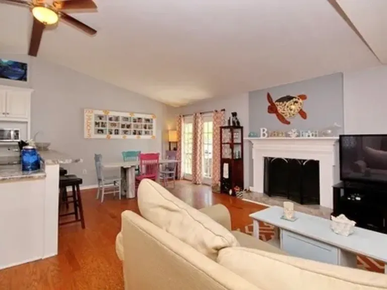 2034 Lake View Cir — Photo 3