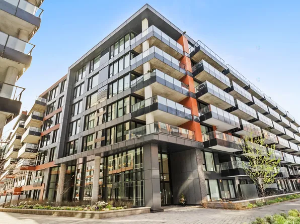 42 Rue Du Square George Atienne Cartier #Sir-116, Montreal, QC H4C 0C6