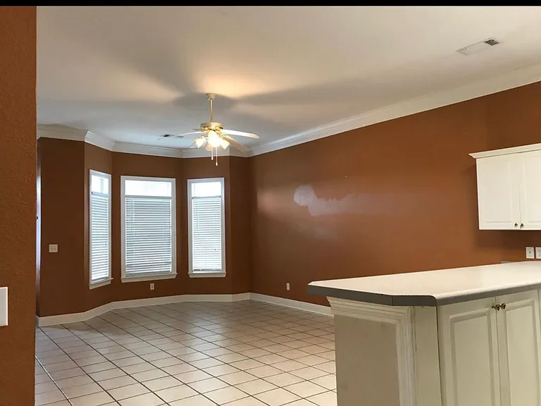 895 Saint Andrews Ln — Photo 2