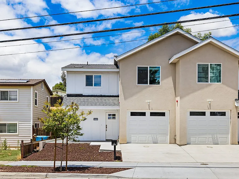 6256 E Lake Dr — Photo 1