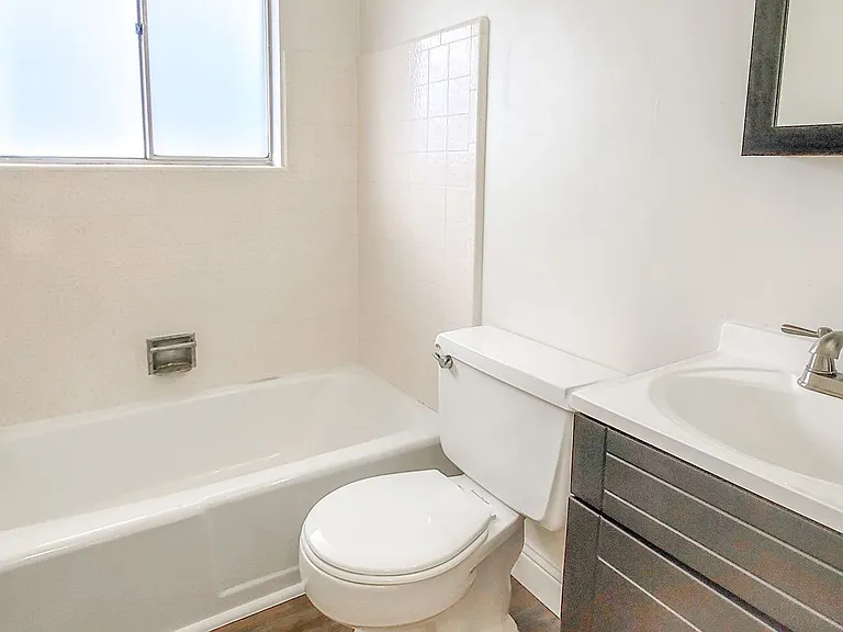 355 E Pages Ln — Photo 29