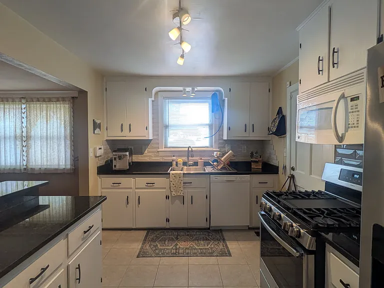 7665 Gleneagles Rd — Photo 8