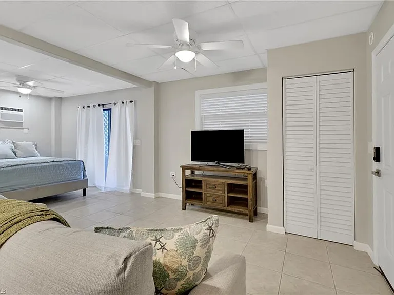 1282 Belaire Ct W — Photo 26