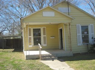 100 S Sycamore St, Luling, TX 78648