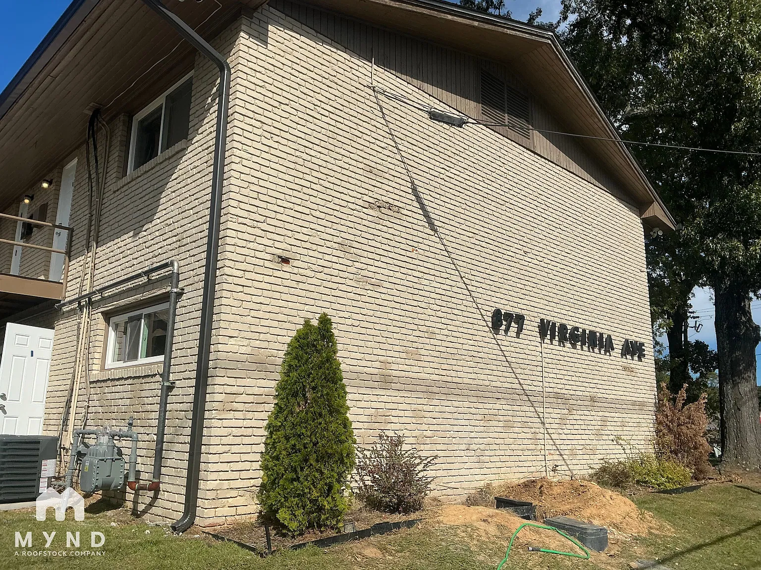 877 Virginia Ave — Photo 1