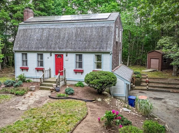 24 Springwood Dr, Rochester, MA 02770