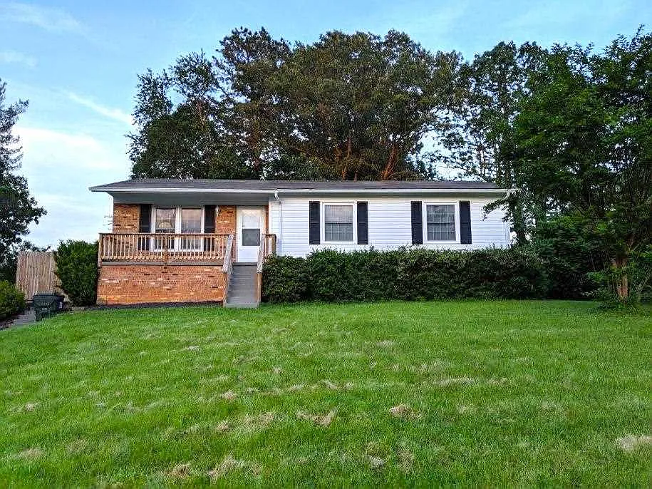 109 Dorset Ct photo 1