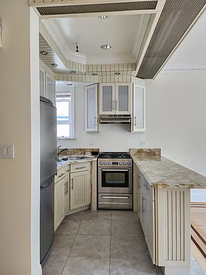 Rented by Frank Valvo Real Estate | media 7