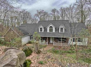 609 Horseshoe Trail Dr, Lebanon, PA 17042