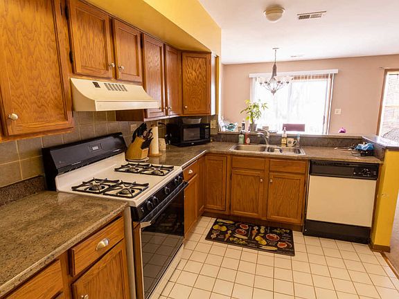 5th image of 1383 Hampshire Ct #1383