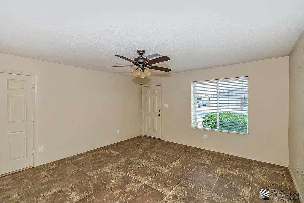 4 bed, 2.0 bath, 1714 sqft, $1,900 — Photo 4