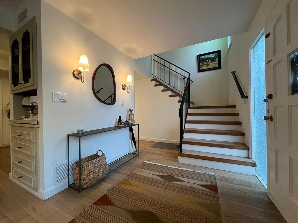 2 bed, 2.5 bath, 1727 sqft, $4,100 — Photo 4
