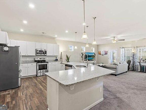 3rd image of 11 Rambling Oaks Dr NE