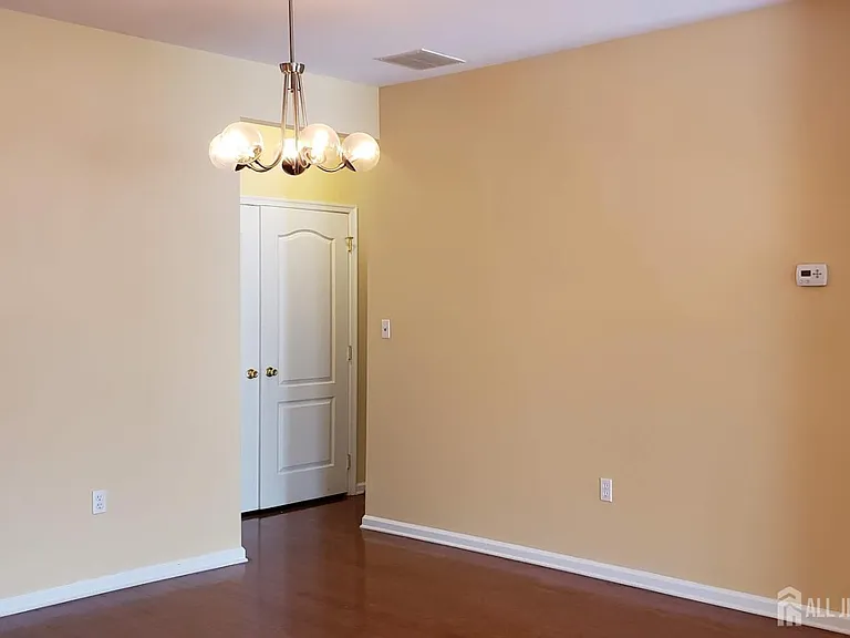 4 Blake Dr — Photo 4