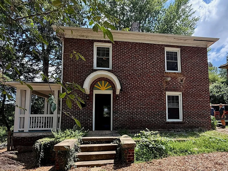 72 Buchanan Ave — Photo 2