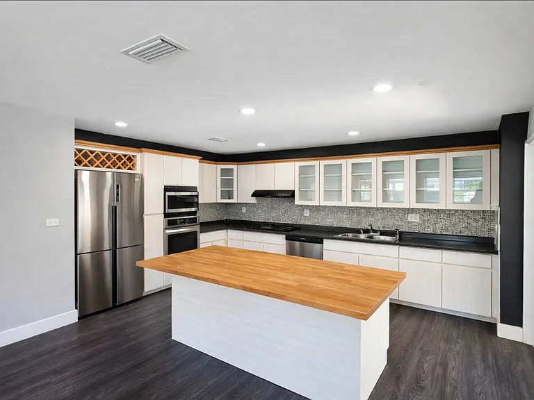 3216 SW 23rd Ter #3216 — Photo 6