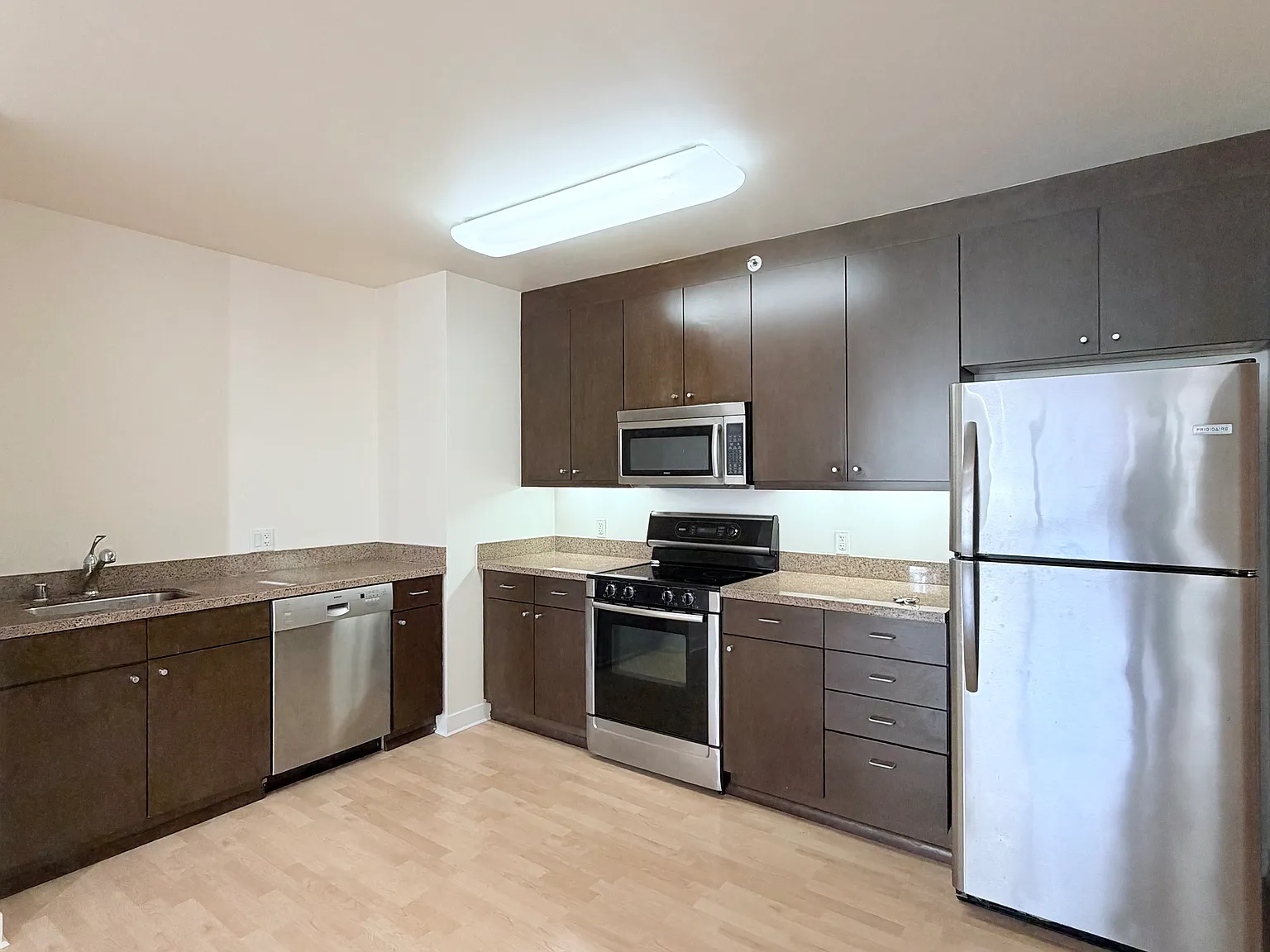 1 bed, 737 sqft, $5,500 — Photo 3