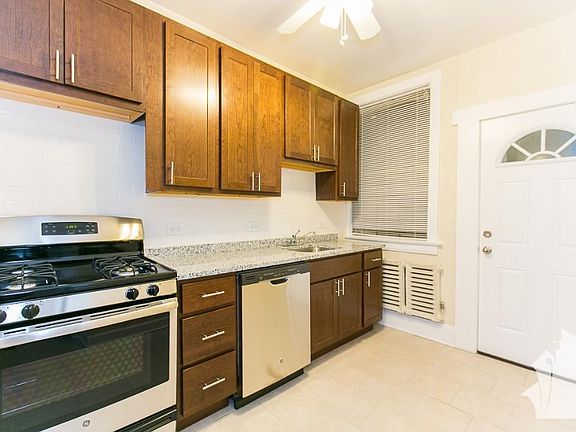 4th image of 1603 W Berteau Ave #1511