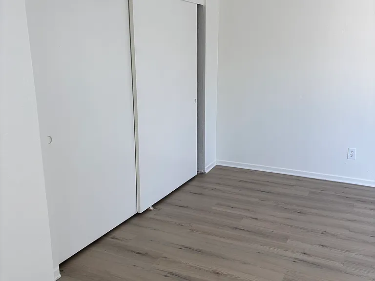California Apartments — Photo 13