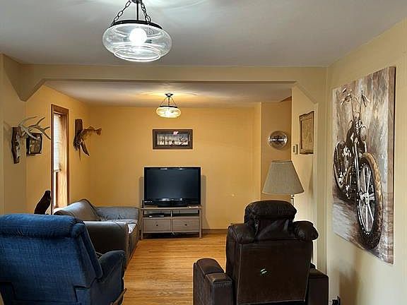 4th image of 782 29 3/4 Avenue